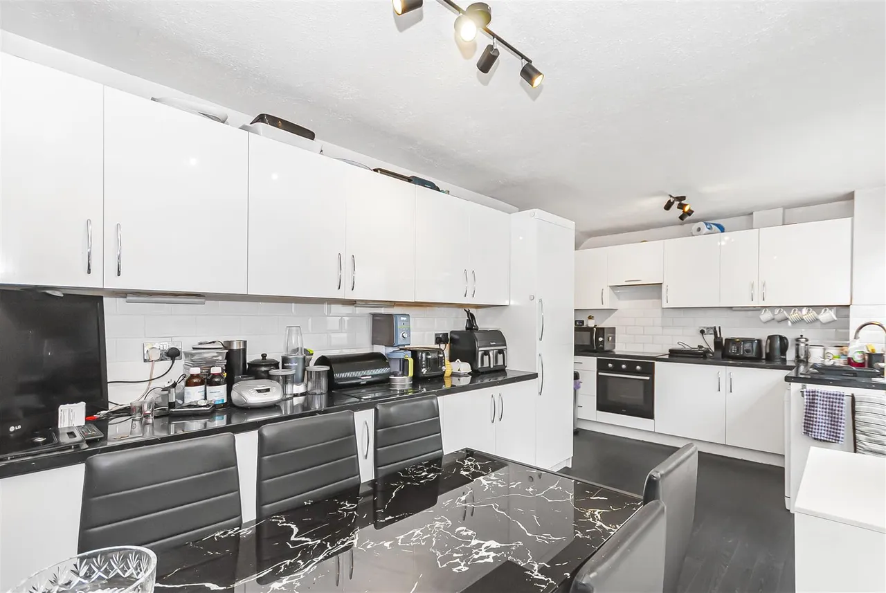 Leyton Drive, Bury, BL9, photo 4