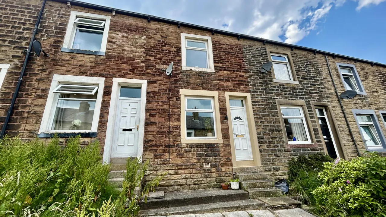 2 bed house for sale, Rosemount Avenue, Barnoldswick, BB18