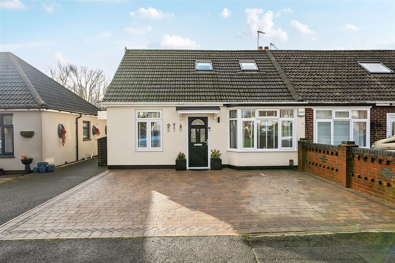 3 bed house for sale — Windmill Grove, Portchester