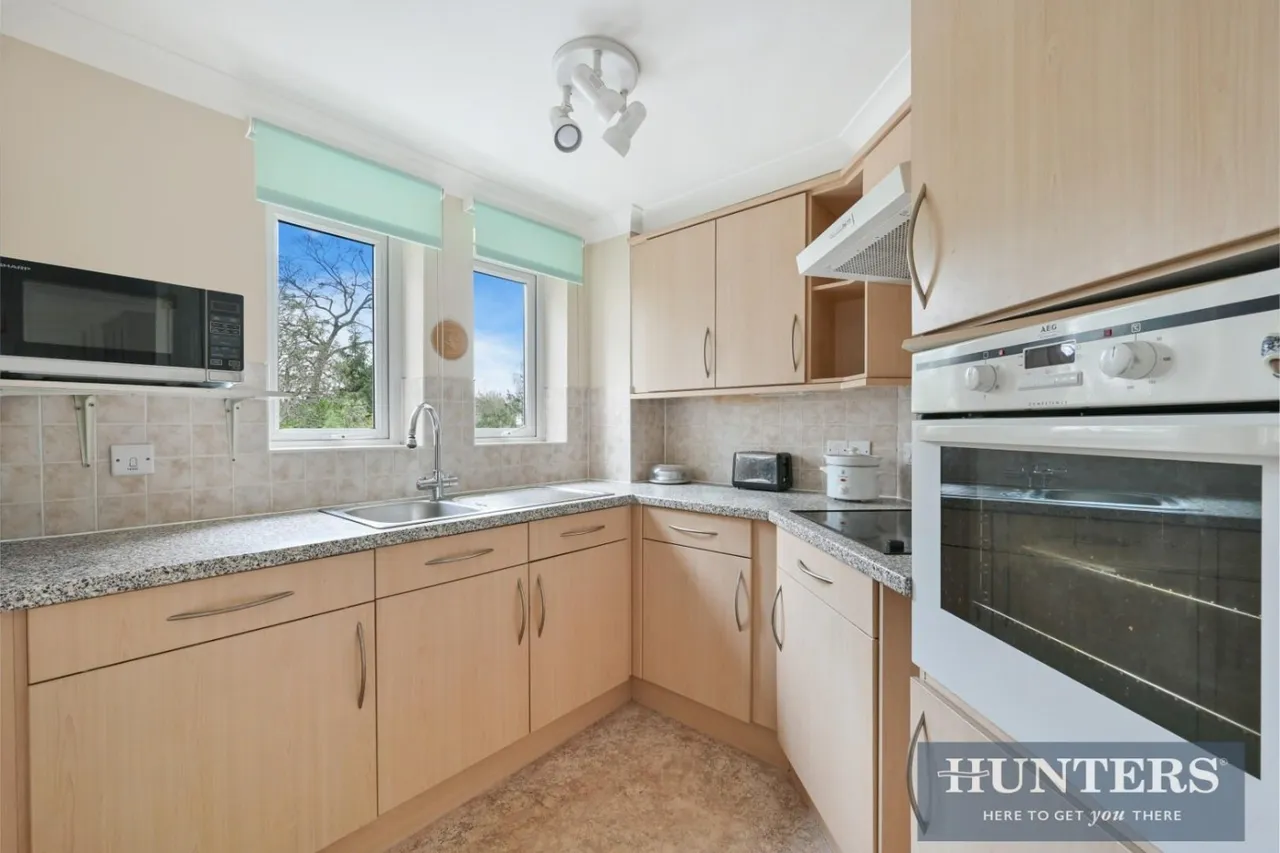 Kingston Road, Epsom, photo 8