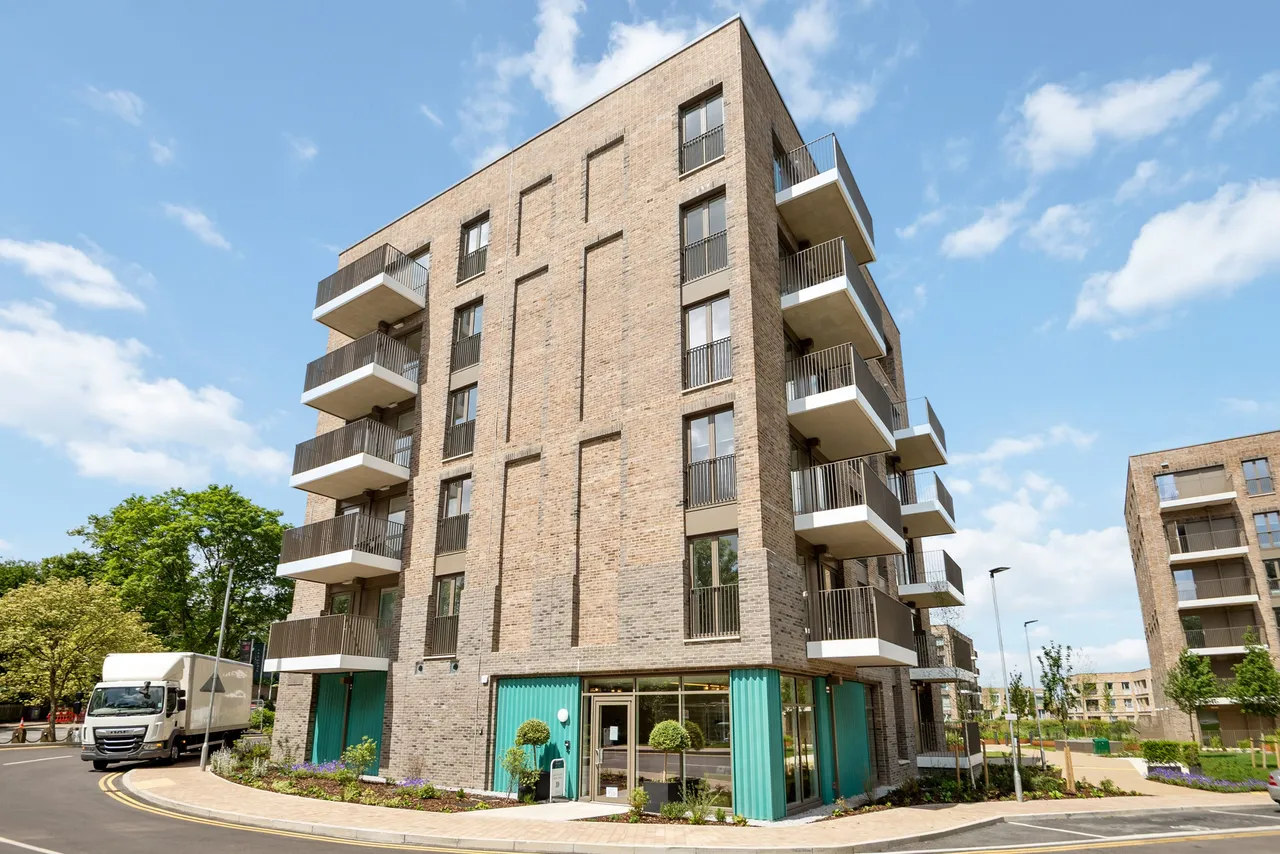 Busby House, Ridgeway Views, NW7, photo 2