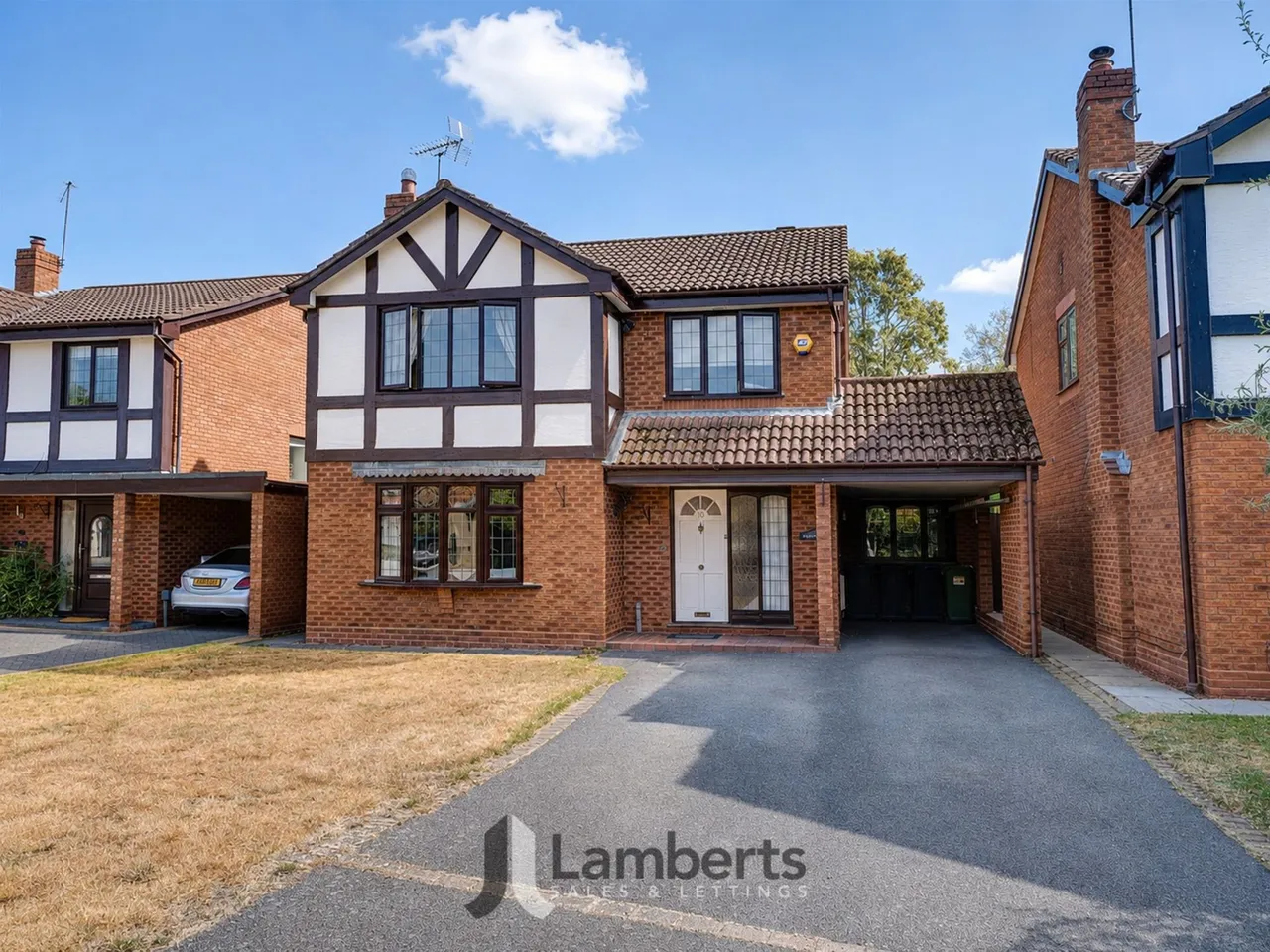 4 bed house for sale — 10 Riverside, Studley