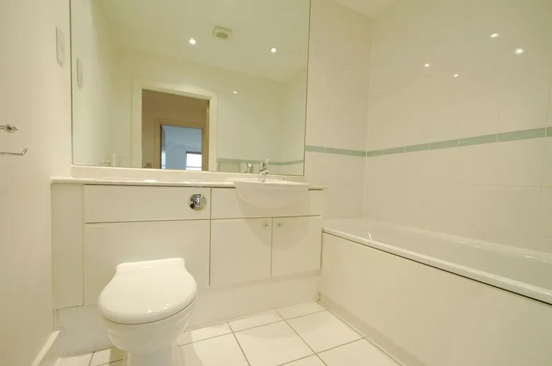 Ashley Place, Walton-On-Thames KT12 1JF, photo 6