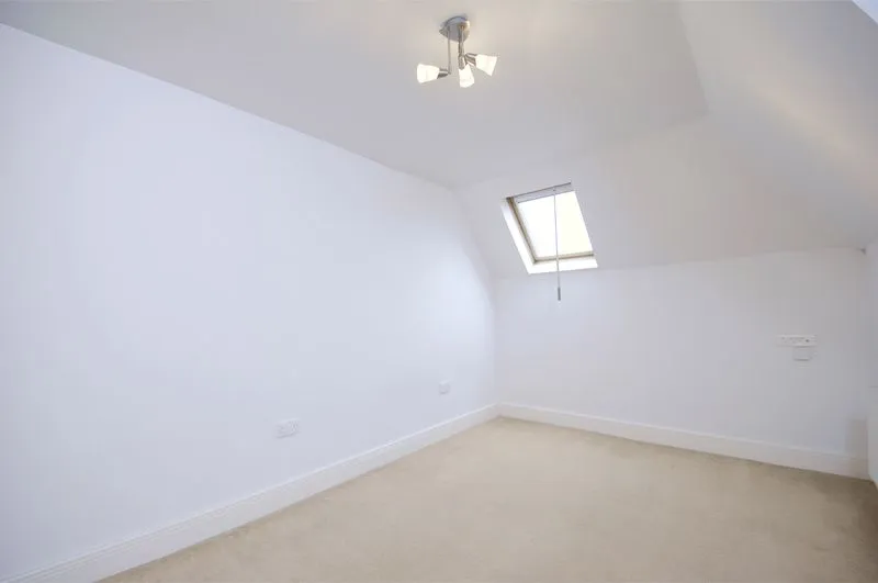 Ashley Place, Walton-On-Thames KT12 1JF, photo 5