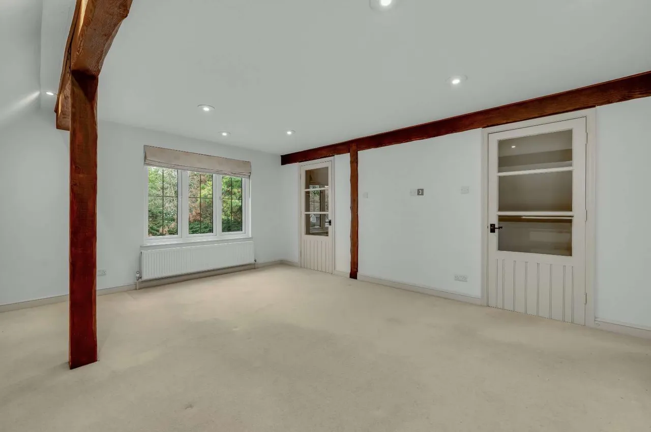 Fairmile Avenue, Cobham, KT11, photo 6