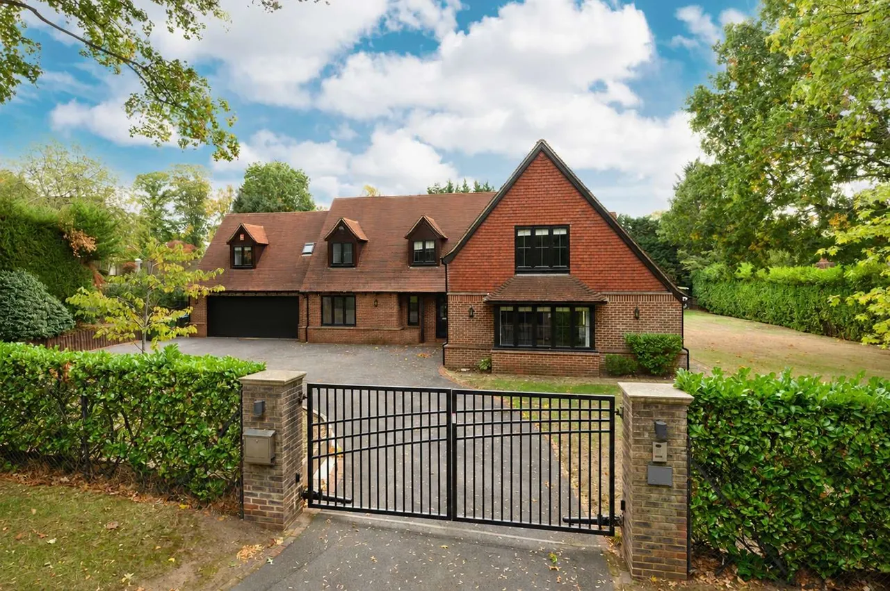 Fairmile Avenue, Cobham, KT11, photo 2
