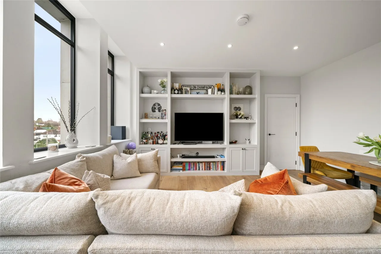 2 bed flat for sale — Littleworth Road, Esher, Surrey, KT10