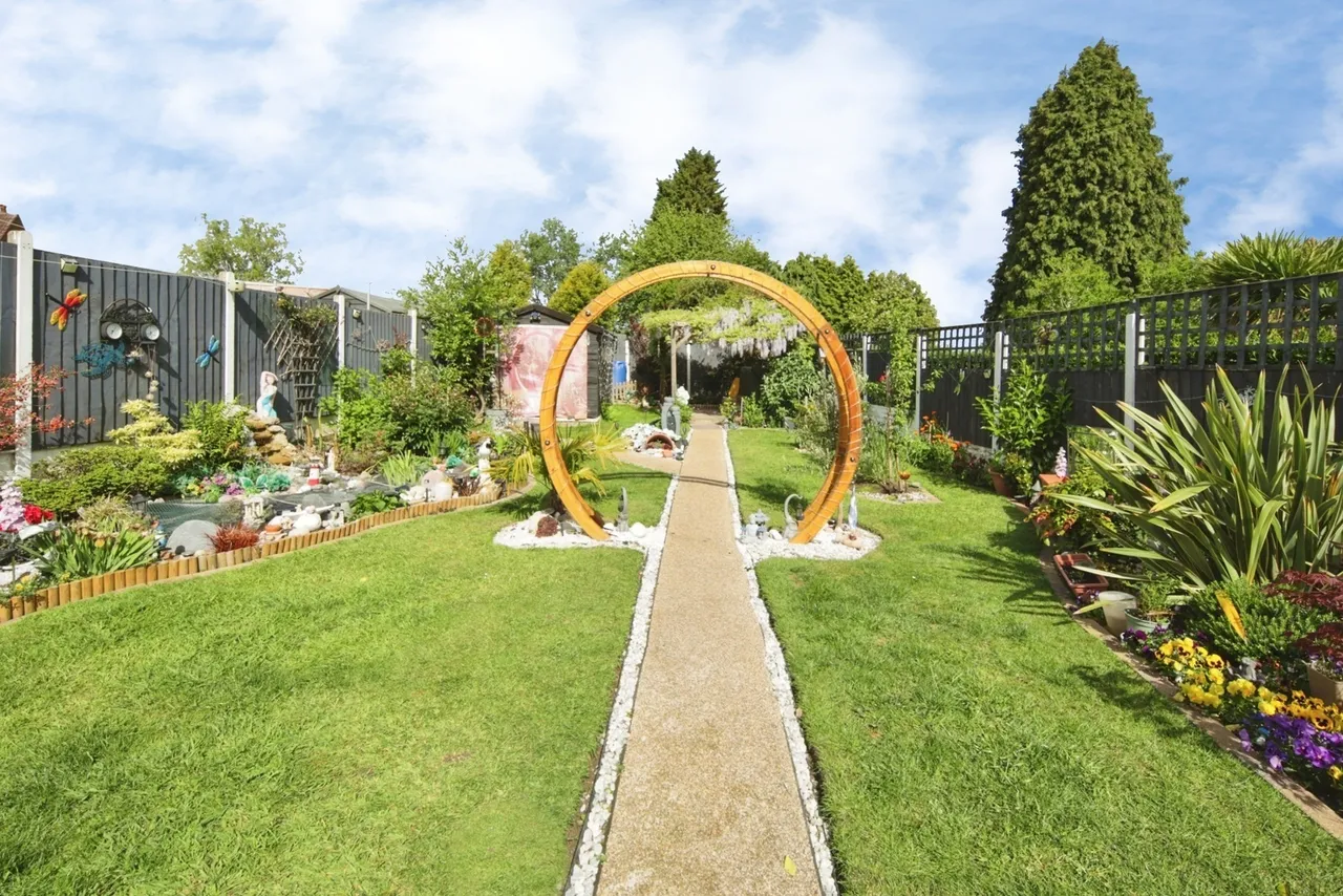 The Crescent, Baddesley Ensor, Atherstone, Warwickshire, CV9, photo 16