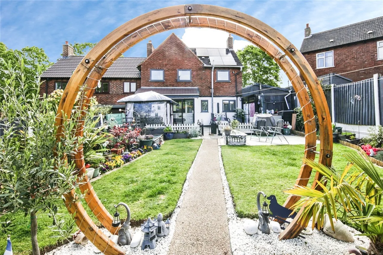 The Crescent, Baddesley Ensor, Atherstone, Warwickshire, CV9, photo 6