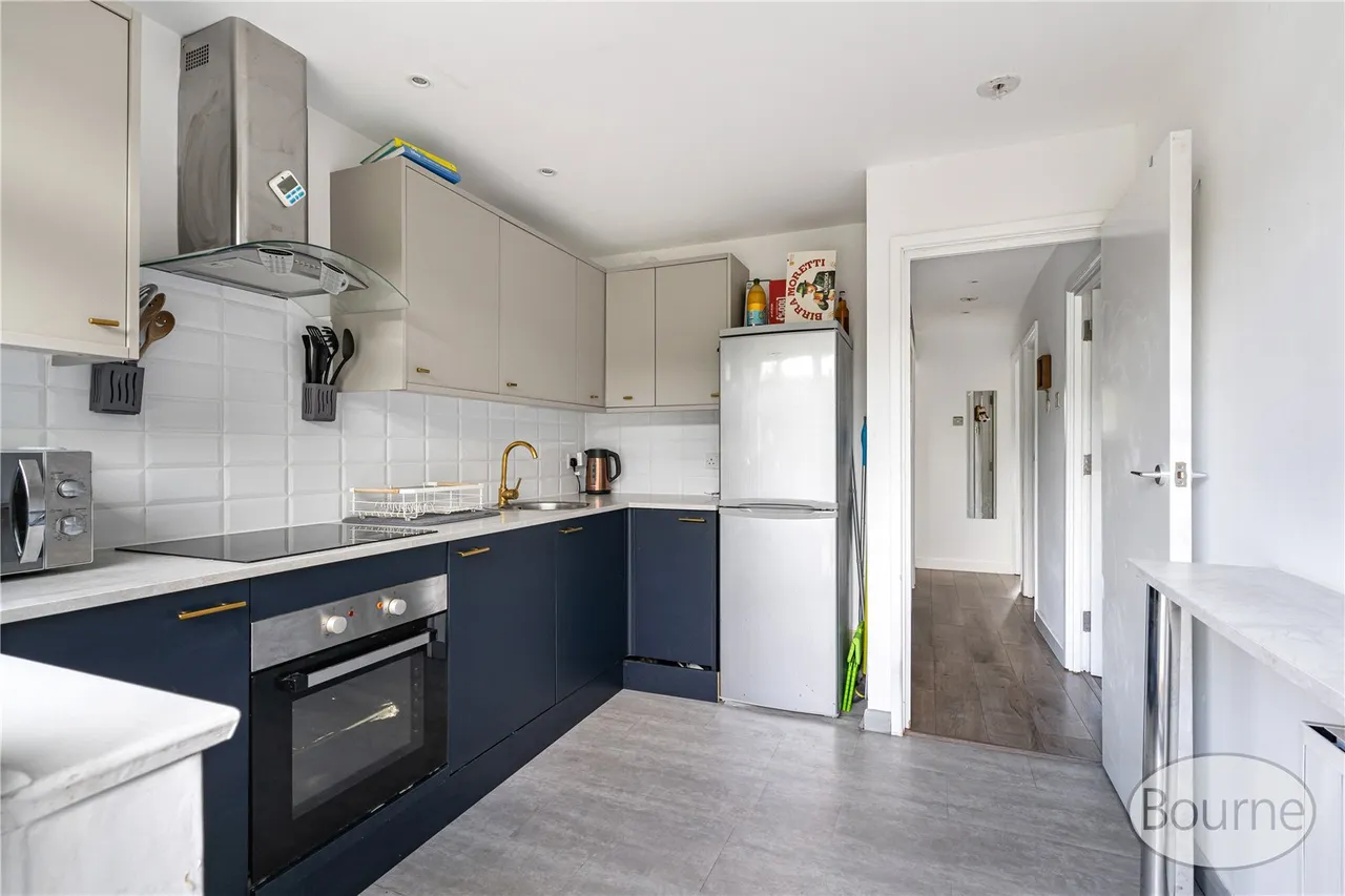 Silversmiths Way, Woking, GU21, photo 2