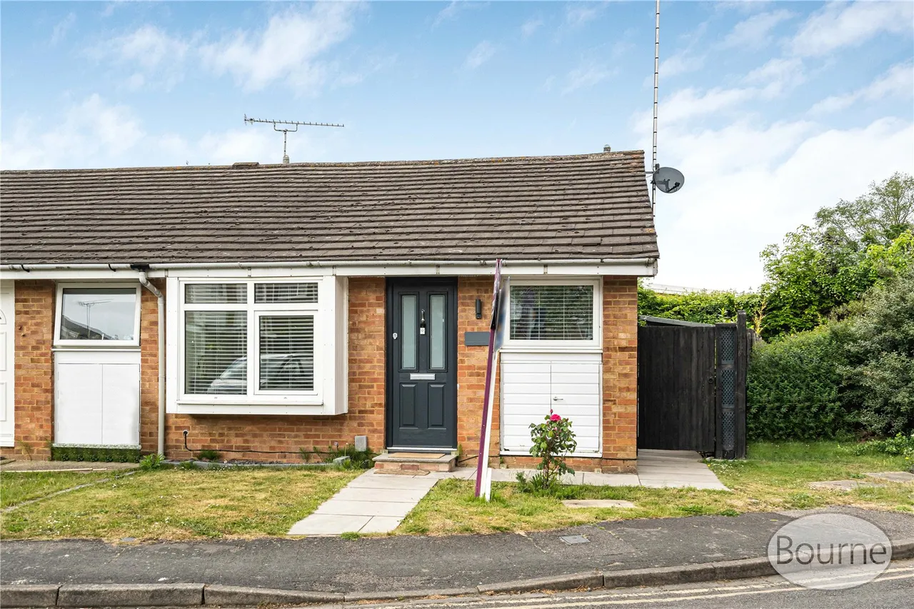 3 bed house for sale, Silversmiths Way, Woking, GU21