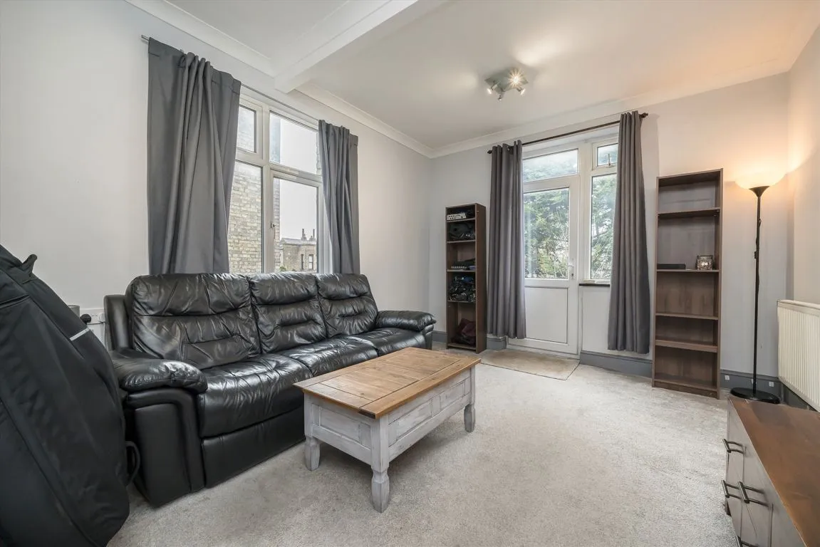 Highlands Avenue, W3, photo 2