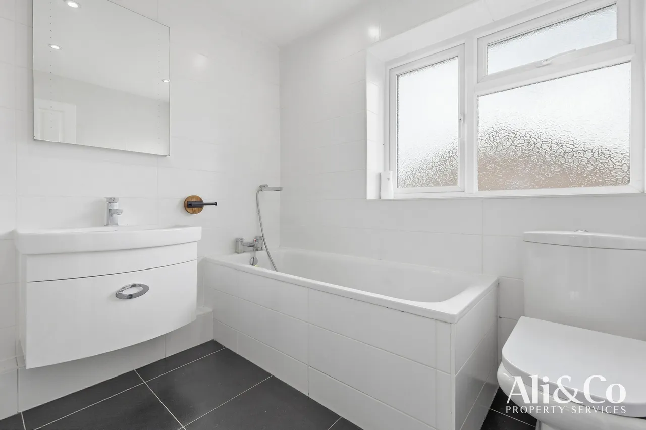 Hudson Close, stanford-le-hope, Thurrock, SS17 7AX, photo 13