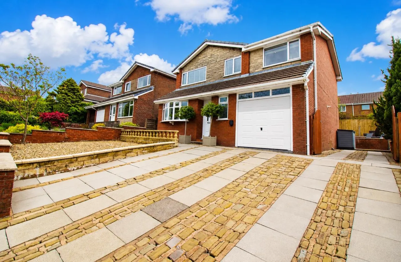 4 bed house for sale — Pole Lane, Darwen