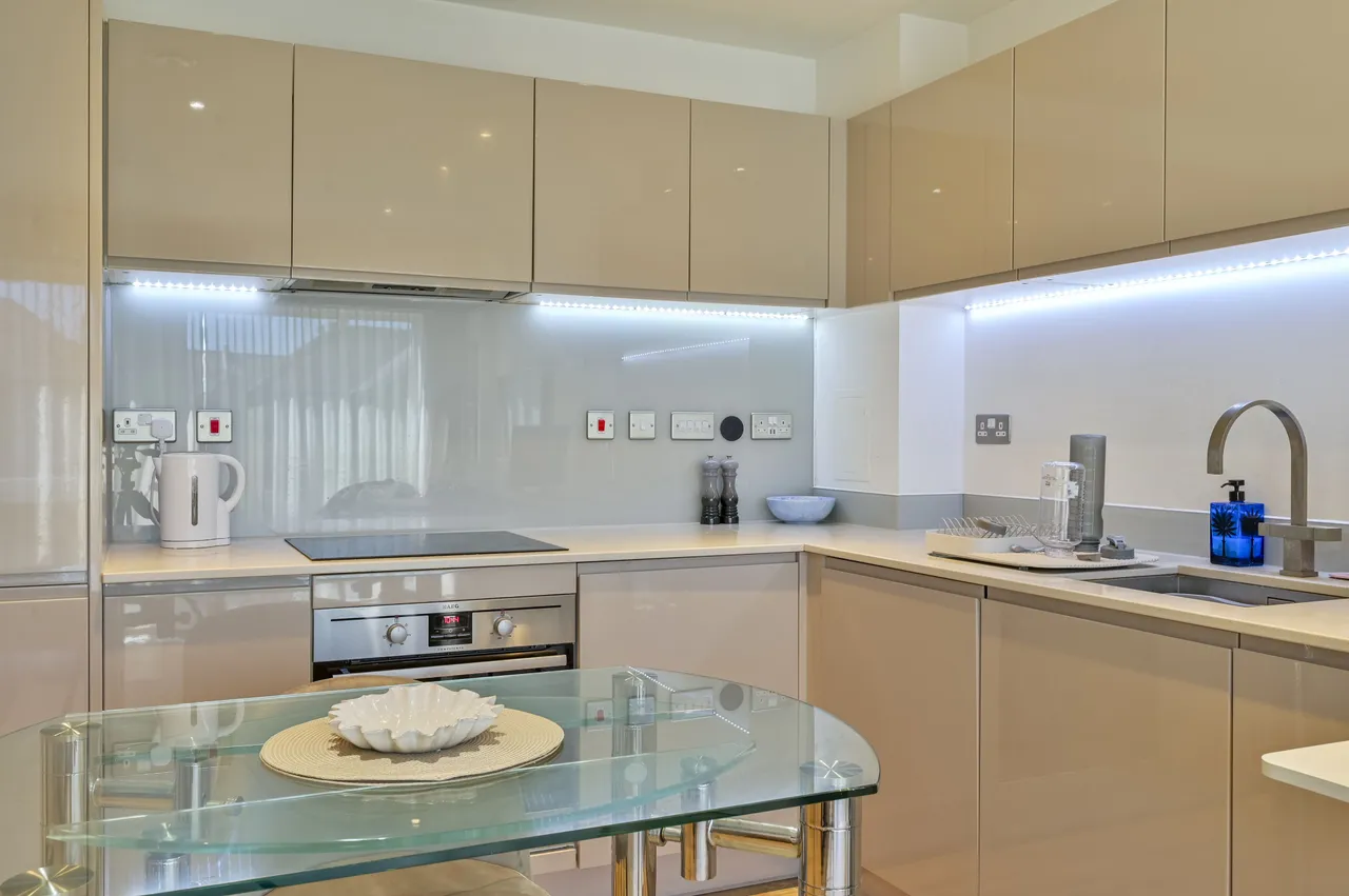 5 Massey House, 85 Hartfield Road, London, photo 8