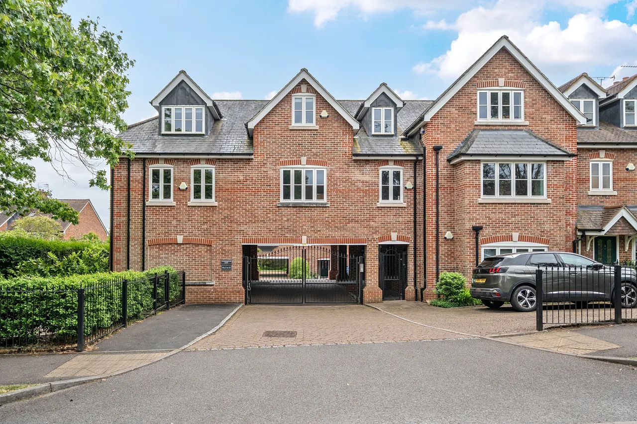 4 bed flat for sale — Beavers Road,, Farnham, GU9