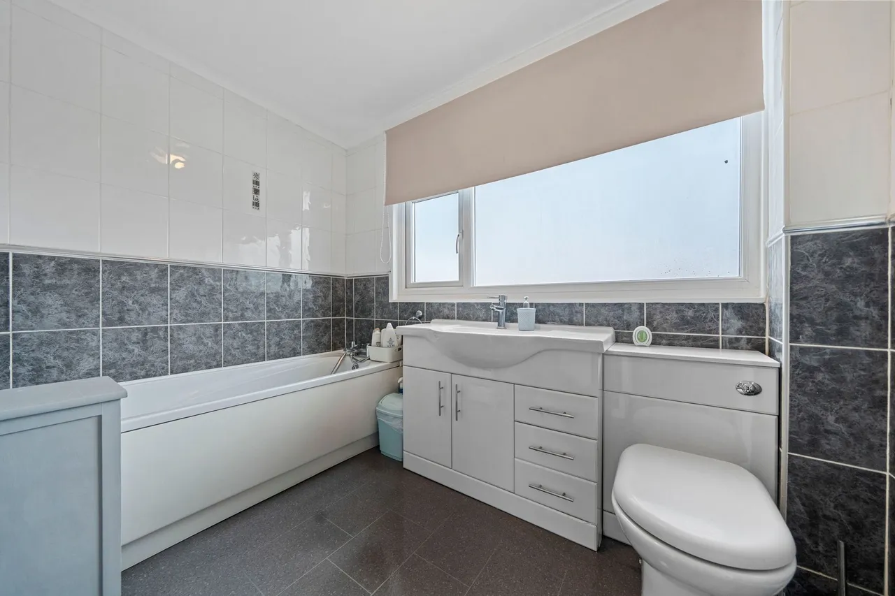 Peebles Close, Ashton-In-Makerfield, Wigan, Wigan, WN4 0SP, photo 15