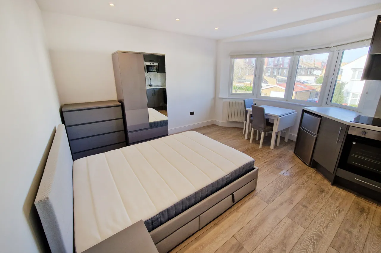 Flat 4, 42 Cecil Road, London, photo 3