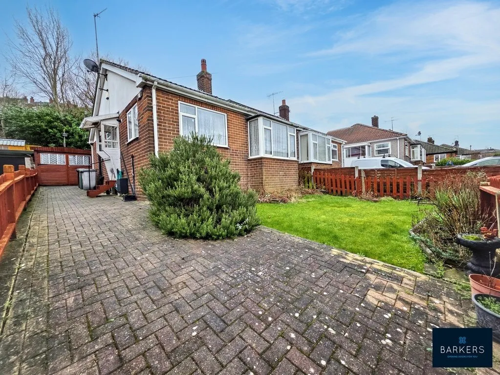 Bromley Road, Batley WF17 6EH, photo 2