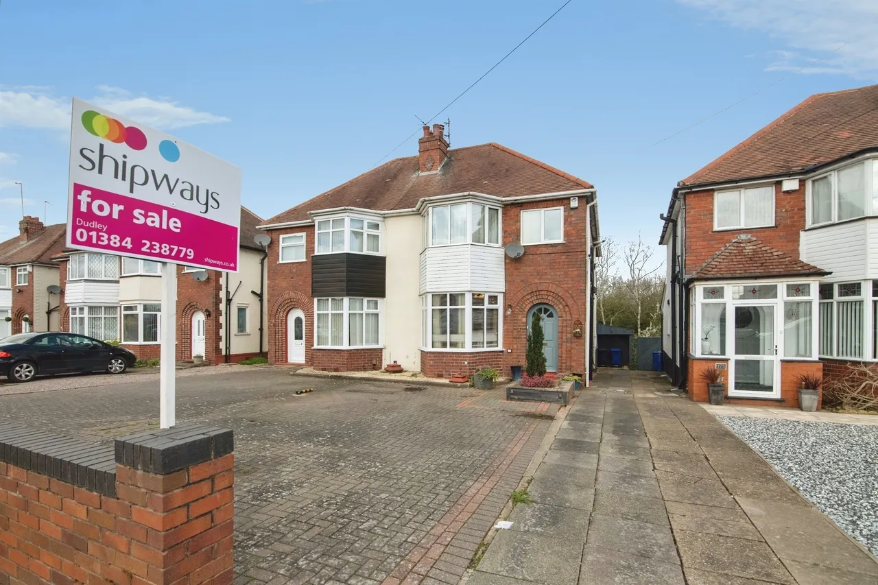 4 bed house for sale, High Street, Pensnett, DY5