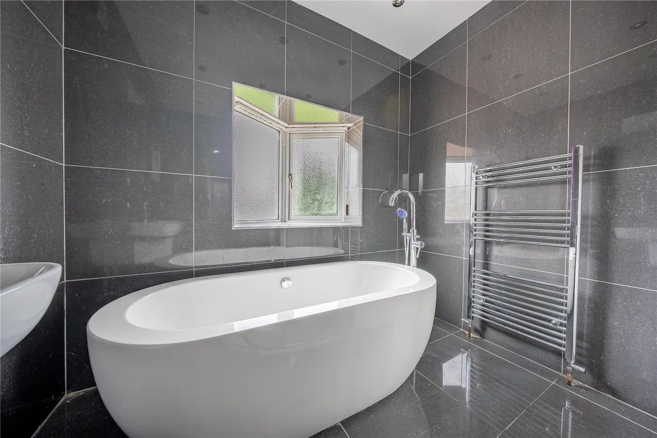 Scott Hall Road, Leeds, LS17, photo 7