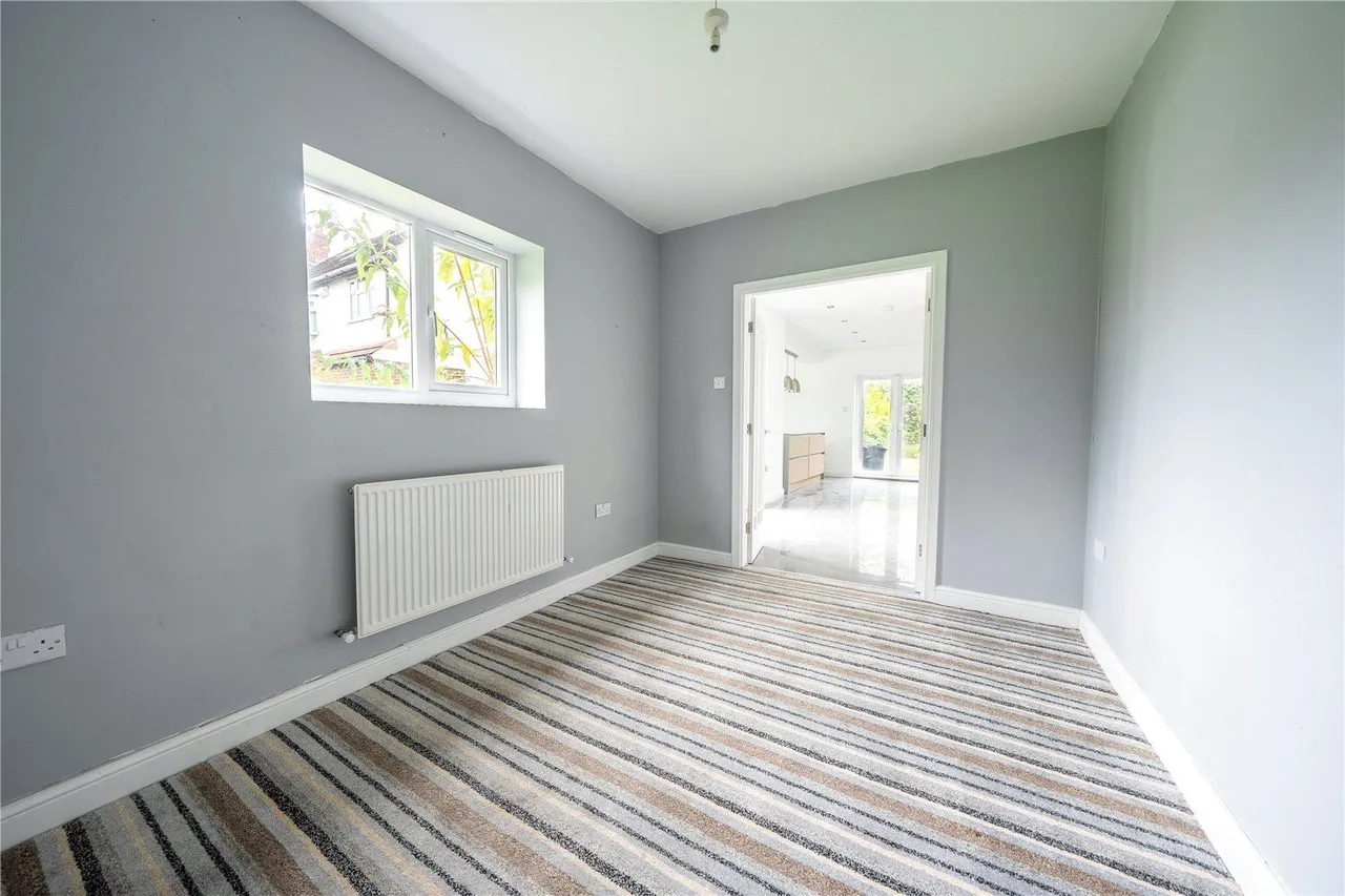 Scott Hall Road, Leeds, LS17, photo 6