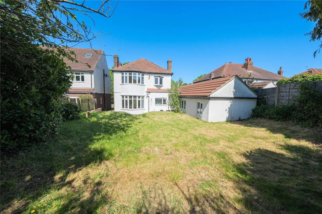 Scott Hall Road, Leeds, LS17, photo 15