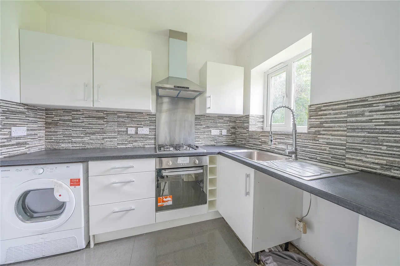 Scott Hall Road, Leeds, LS17, photo 4