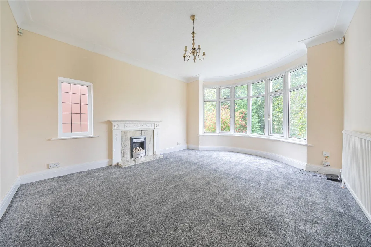 Scott Hall Road, Leeds, LS17, photo 5