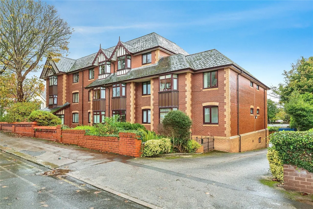 2 bed flat for sale, Woodlands Road, Lytham St. Annes, FY8