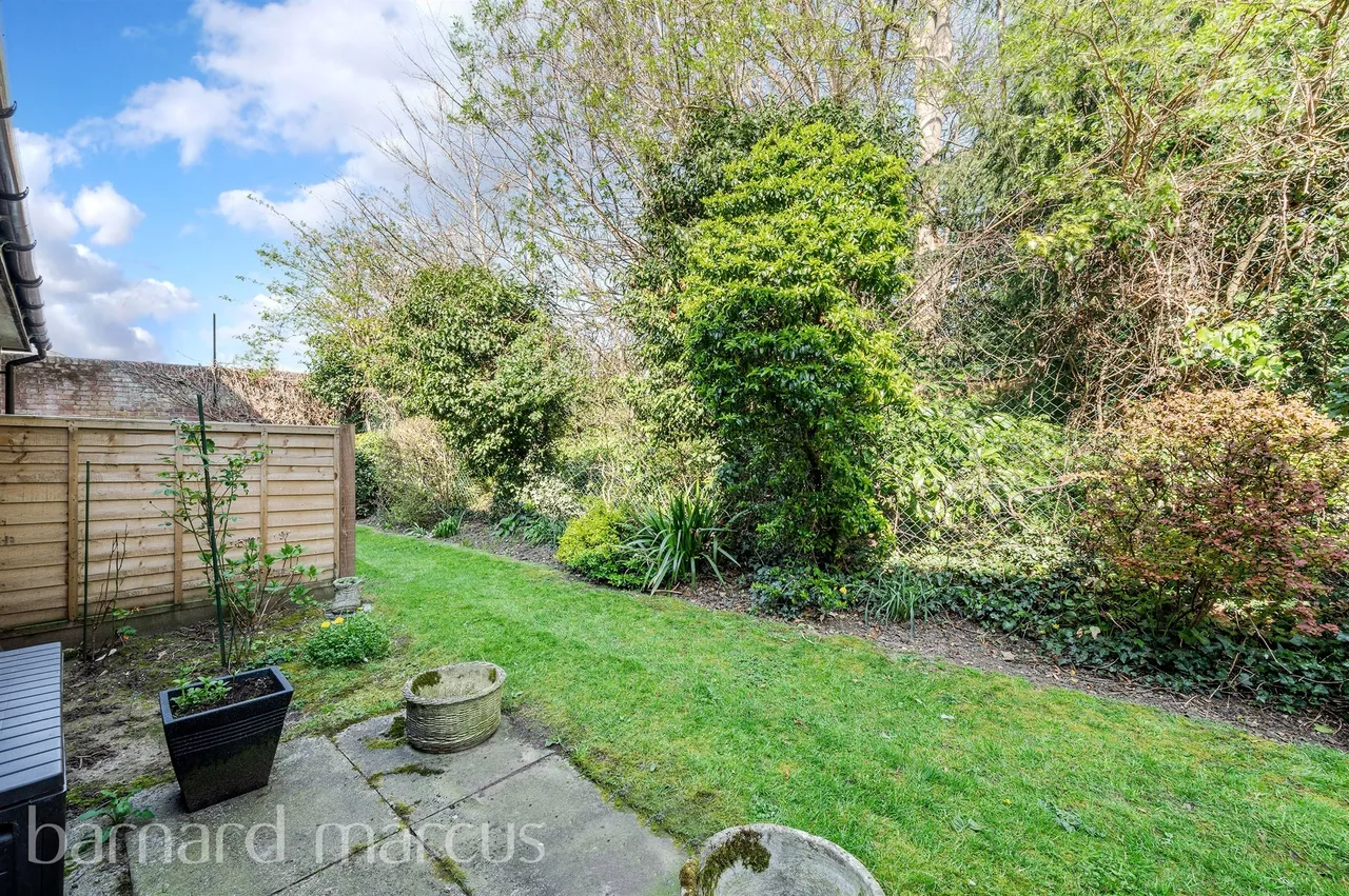 The Grove, Epsom, KT17, photo 2