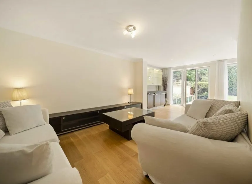 Woodhouse Close, Ealing, UB6, photo 2