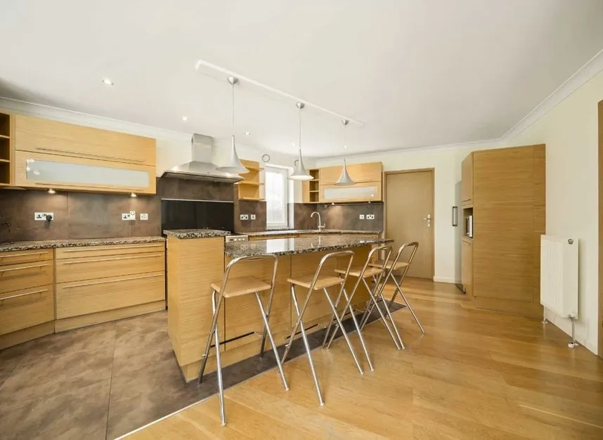 Woodhouse Close, Ealing, UB6, photo 4