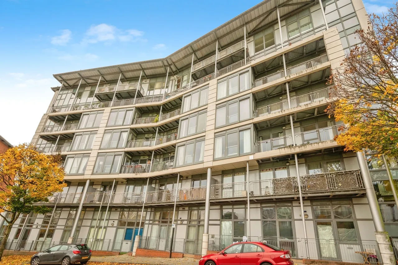 2 bed flat for sale — Longleat Avenue, Birmingham