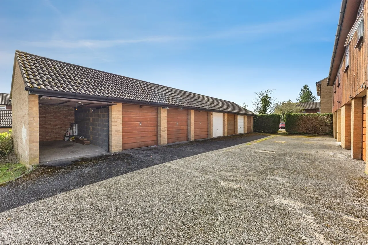 Fleetham Gardens, Lower Earley, RG6, photo 8