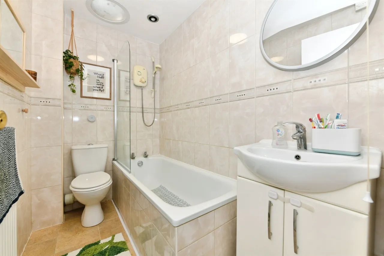 Holland Close, Chippenham, SN15, photo 13
