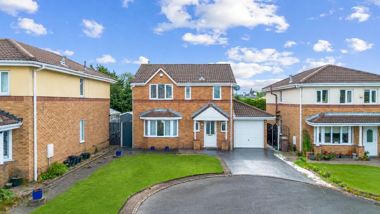 4 bed house for sale — The Copse, Newton-Le-Willows, WA12 9YF
