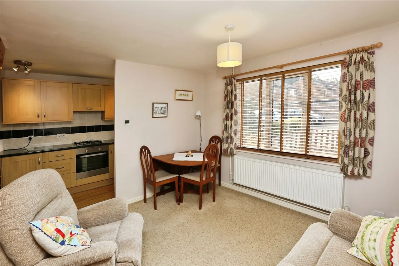 Lambourne Road, West End, SO18, photo 3