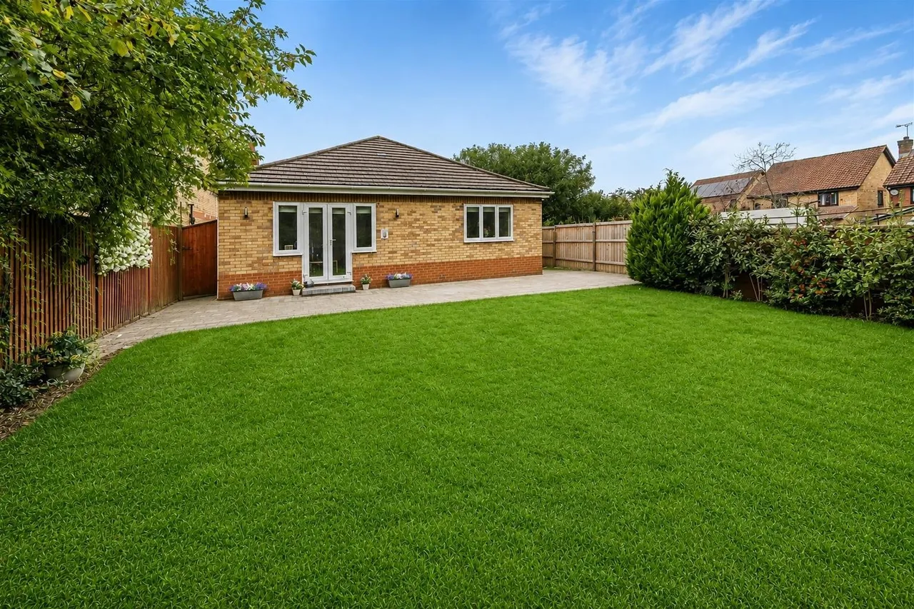 Heracles Close, St. Albans, AL2, photo 17