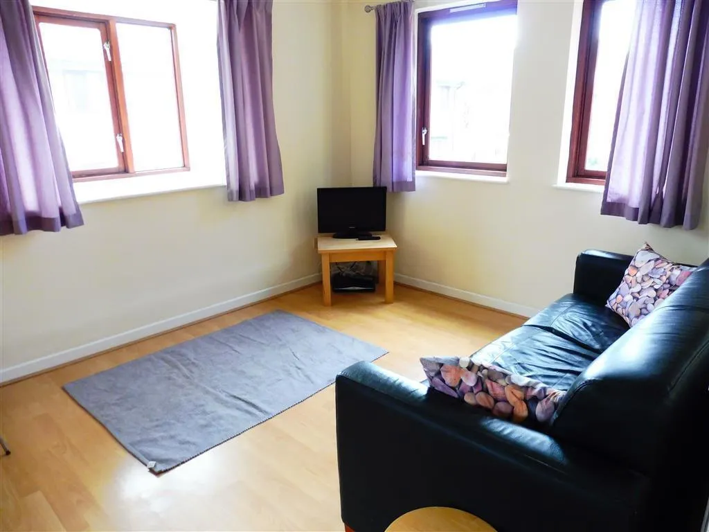 St Nicholas Square, Swansea, SA1, photo 2