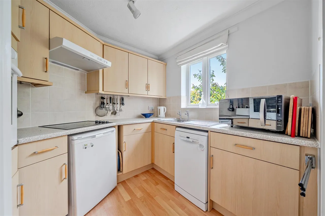 Tylers Close, Lymington, SO41, photo 6
