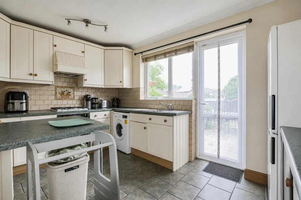 Misbourne Road, Hillingdon, photo 13