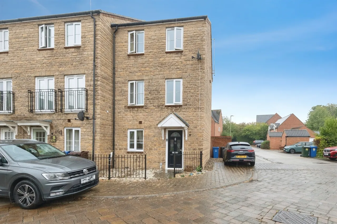 3 bed house for sale — Sir Henry Jake Close, Banbury