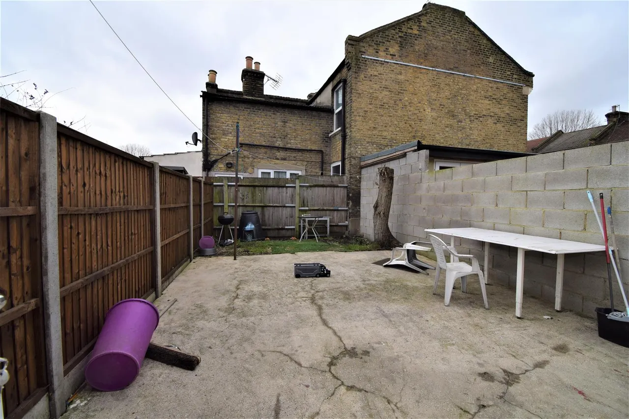 Selby Road, London, photo 12