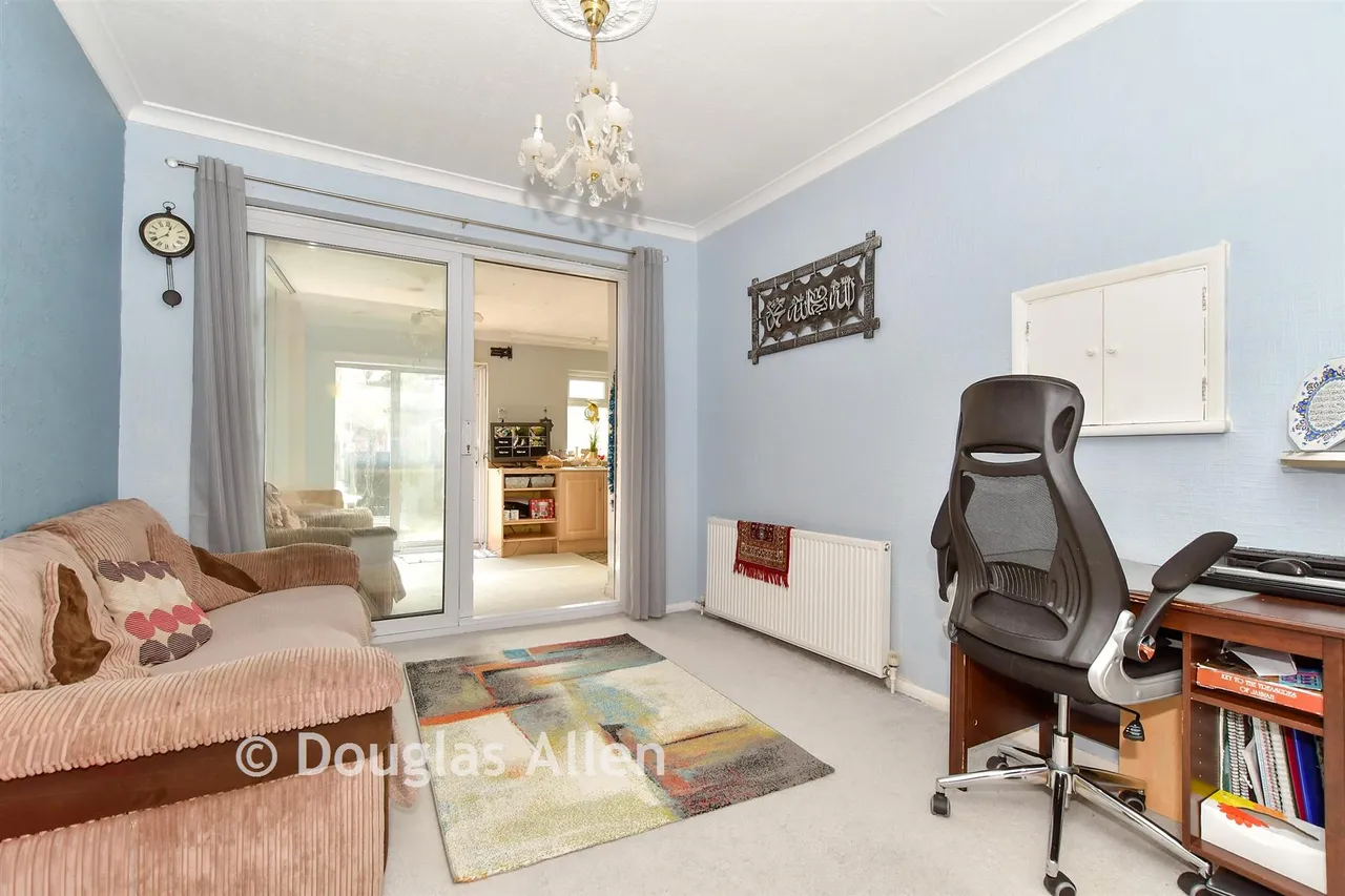 Chadwell Heath Lane, Chadwell Heath, RM6, photo 9