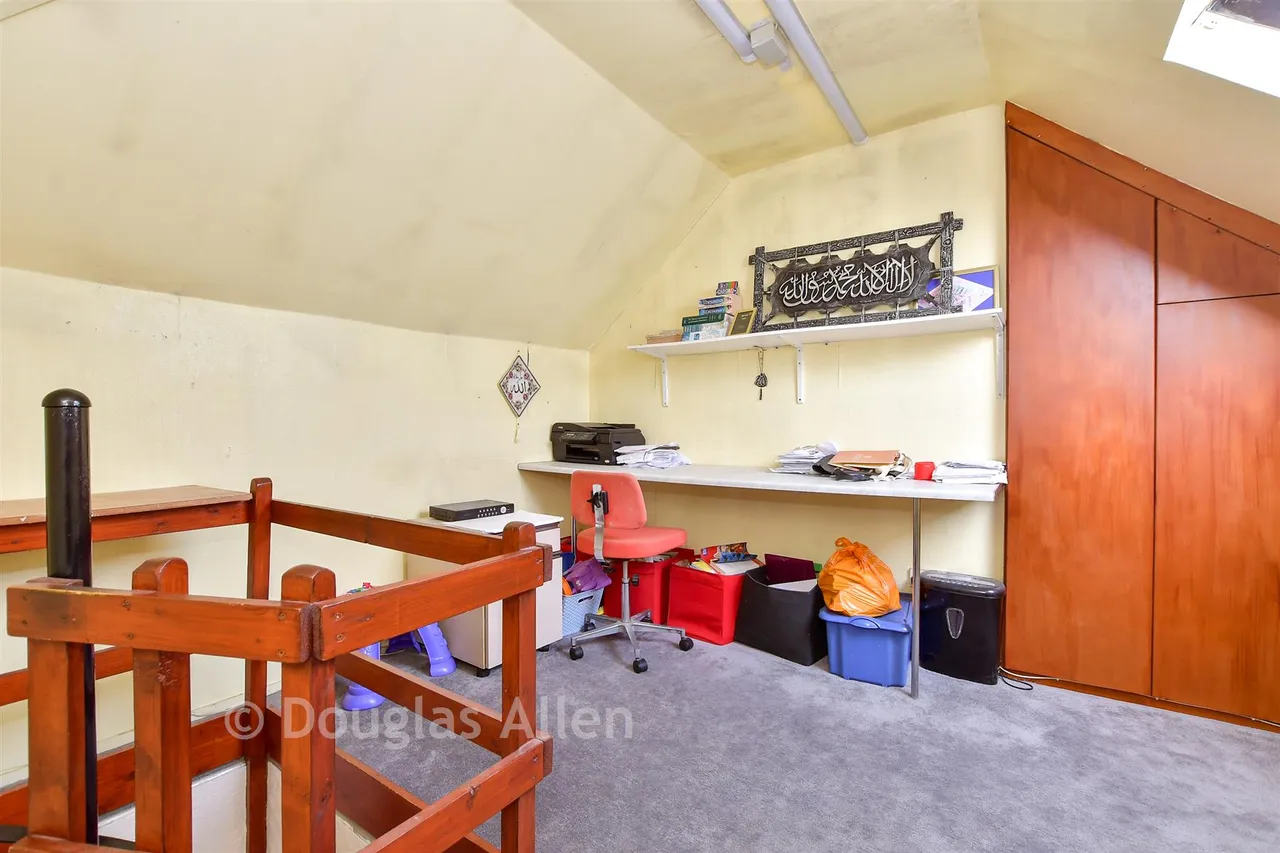Chadwell Heath Lane, Chadwell Heath, RM6, photo 21