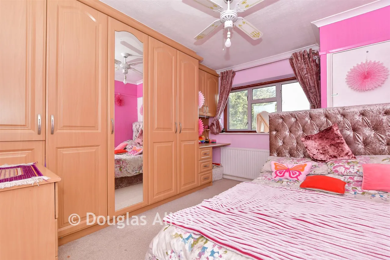 Chadwell Heath Lane, Chadwell Heath, RM6, photo 11