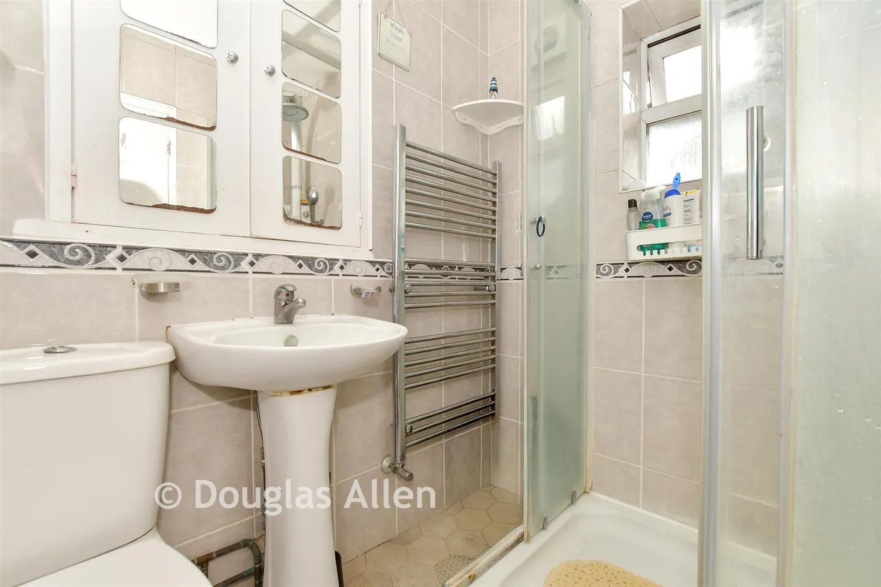 Chadwell Heath Lane, Chadwell Heath, RM6, photo 13