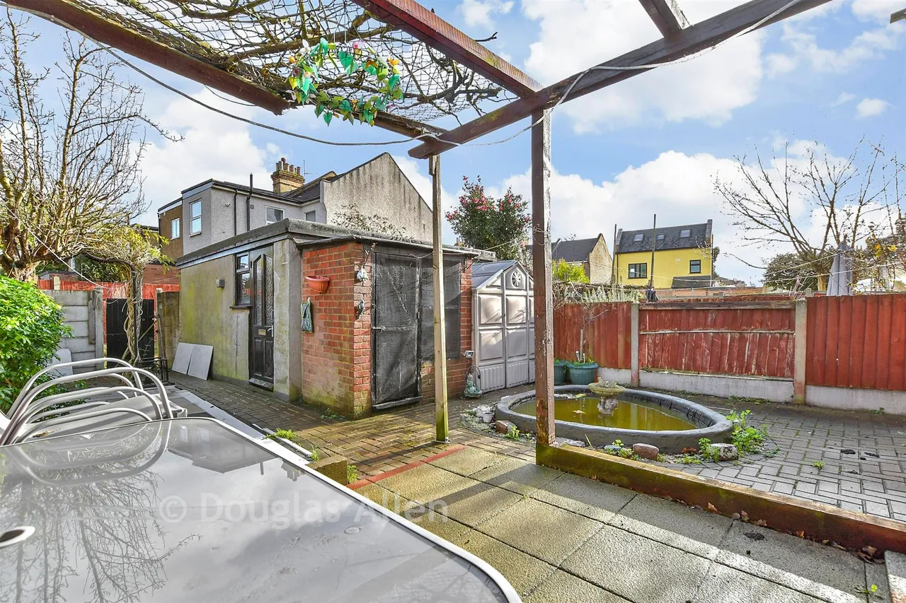 Chadwell Heath Lane, Chadwell Heath, RM6, photo 6