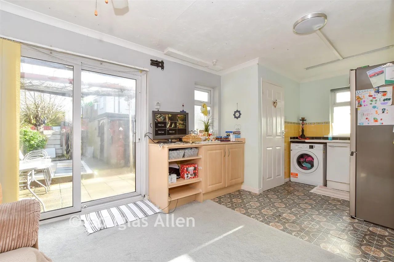 Chadwell Heath Lane, Chadwell Heath, RM6, photo 16